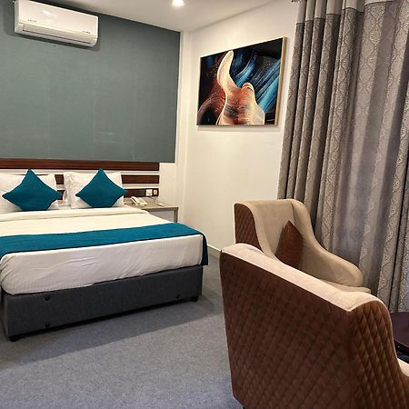 Elegant Hotel Канди Экстерьер фото