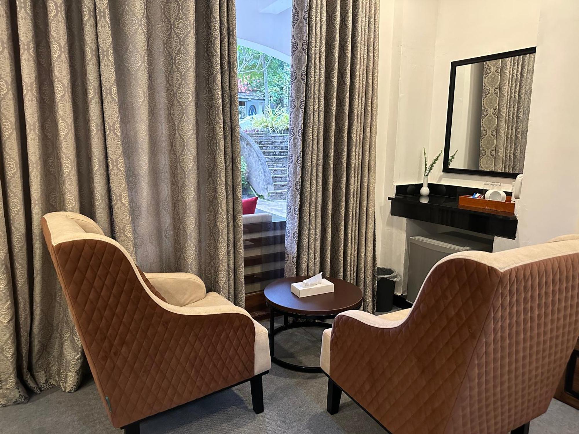 Elegant Hotel Канди Экстерьер фото